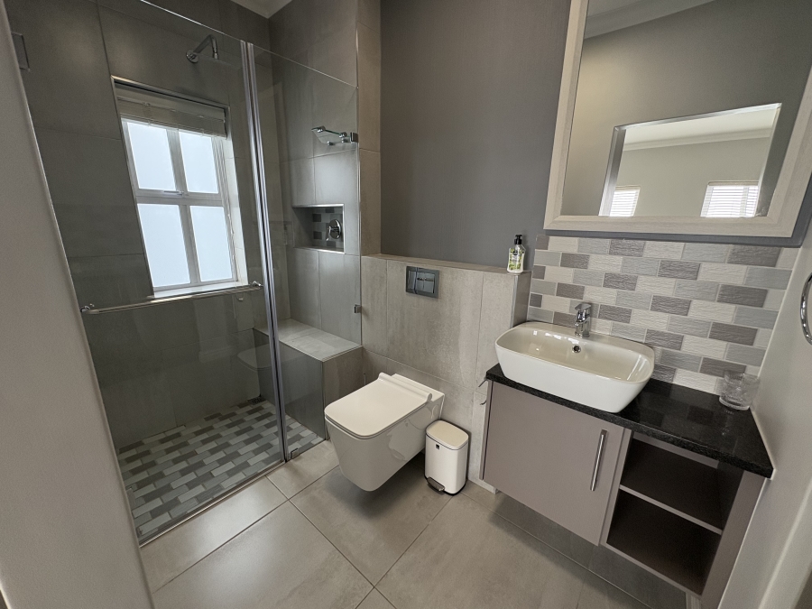 To Let 4 Bedroom Property for Rent in Yzerfontein Western Cape